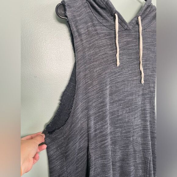 Project Social T X Out from Under Grey Sleeveless Hooded Muscle Sweatshirt SZ S - Picture 3 of 8